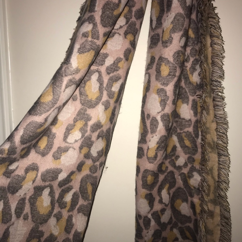 H&M pink neutral big leopard heavy scarf oversized - Picture 3 of 5